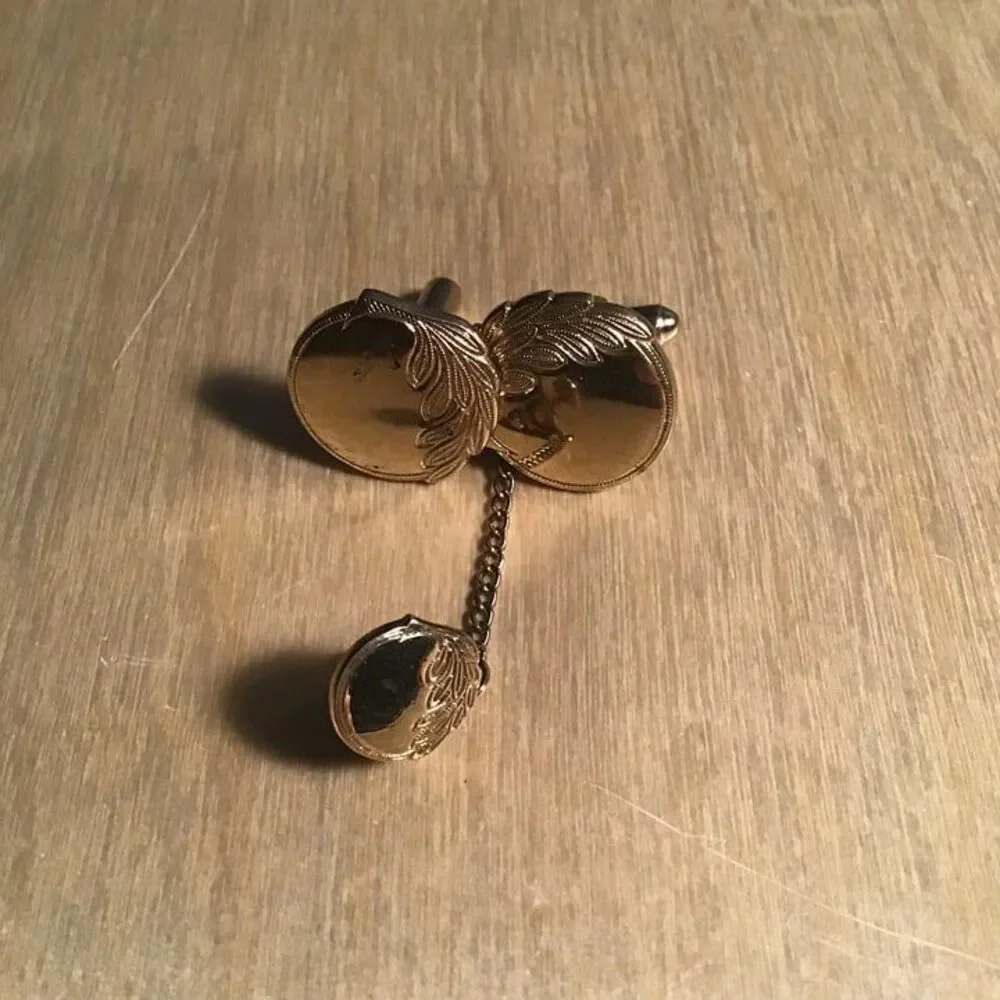 Vintage Gold Tone Cufflinks and Matching Tie Tack Set Etched Leaf Motif MCM